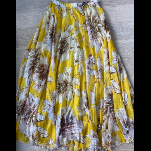 Yellow floral a-line skirt, size medium - Picture 1 of 2